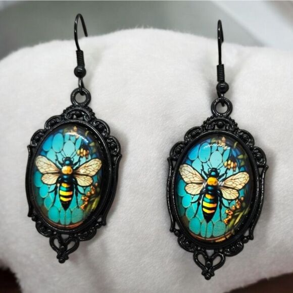 Bumblebee Honey Bee Blue Mosaic Portrait Cabochon Black Earrings Glass Dome Buzz - Picture 6 of 7